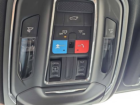 Used 2023 Jeep Grand Cherokee Altitude image 25