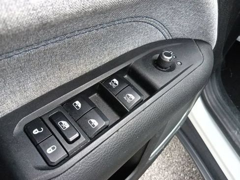 Used 2024 Jeep Compass Latitude AWD/4WD image 12