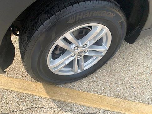 Used 2022 Ford Explorer XLT w/ Equipment Group 202A AWD/4WD image 9