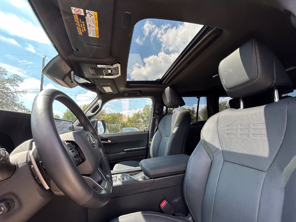 Used 2025 Lexus GX 550 AWD/4WD image 12