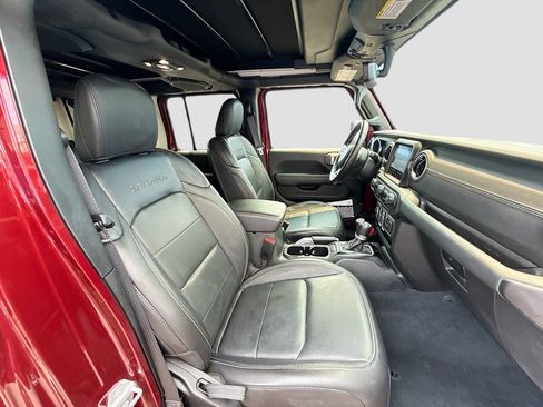 Used 2022 Jeep Wrangler Unlimited Sahara AWD/4WD image 33