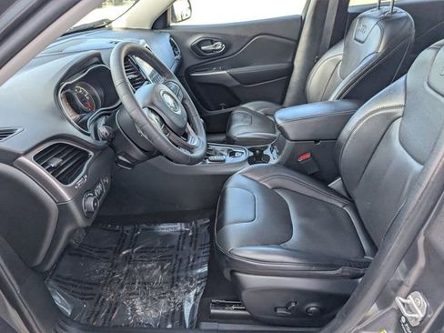 Used 2022 Jeep Cherokee Limited image 2