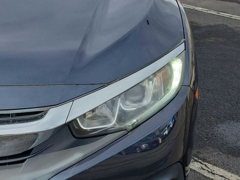 Certified 2018 Honda Civic EX image 9