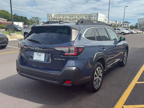 Used 2023 Subaru Outback Premium image 10
