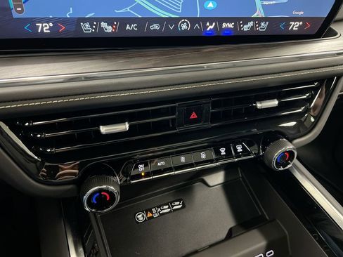 New 2025 Chevrolet Suburban Premier image 17