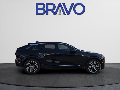 New 2025 Cadillac Lyriq Luxury image 3