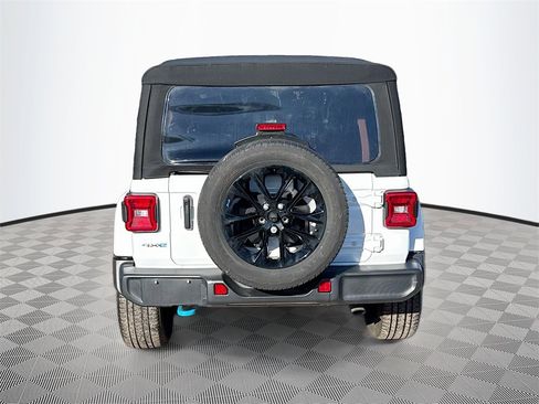 Used 2023 Jeep Wrangler Unlimited Sahara w/ Cold Weather Group image 7