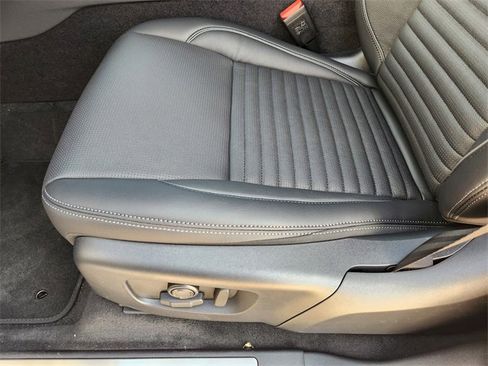 Used 2026 Land Rover Discovery Sport Landmark image 17