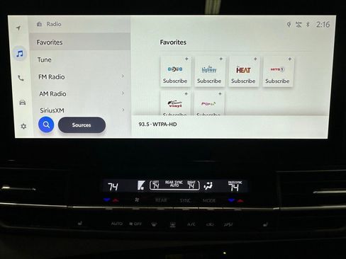 Used 2025 Toyota Sienna XLE image 28