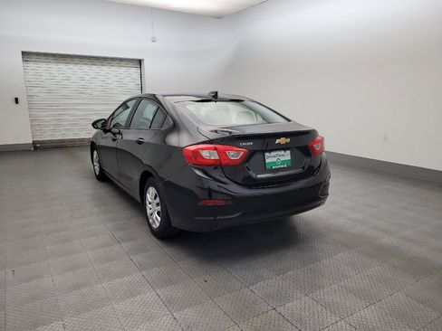 Used 2017 Chevrolet Cruze LS FWD image 5