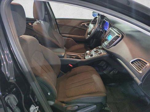 Used 2016 Chrysler 200 Limited w/ Convenience Group image 25