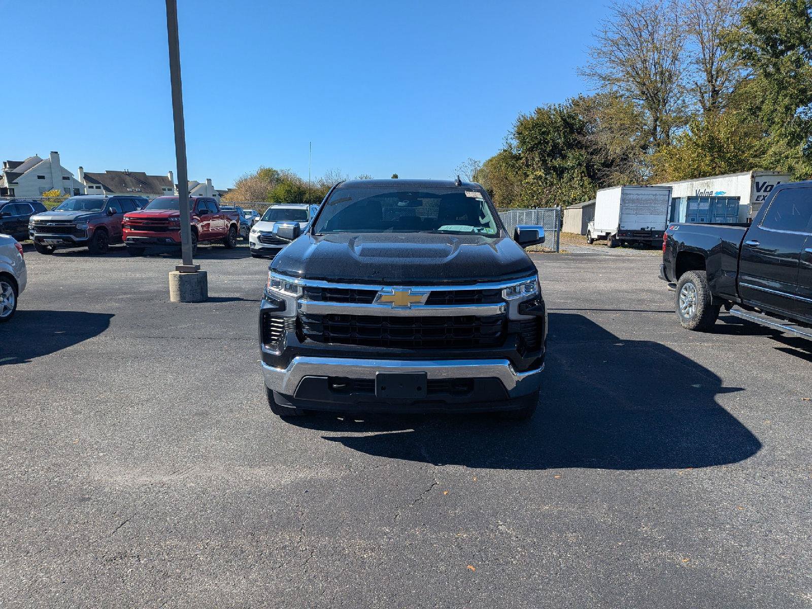 Used 2023 Chevrolet Silverado 1500 LT AWD/4WD image 2