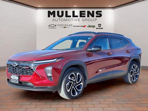 Used 2024 Chevrolet Trax RS w/ Sunroof Package image 1