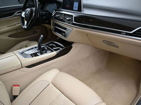 Used 2018 BMW 750i xDrive image 23