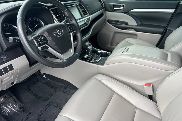 Certified 2019 Toyota Highlander XLE FWD image 12