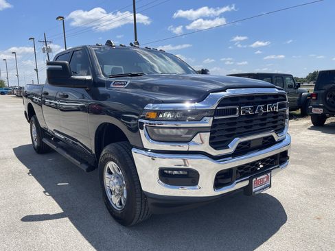 Used 2026 RAM 2500 Tradesman AWD/4WD image 2