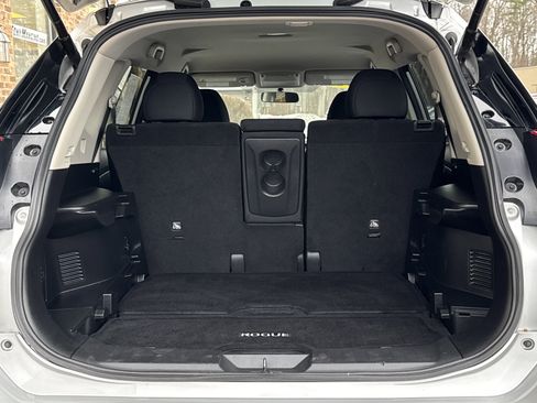 Used 2018 Nissan Rogue SV image 11