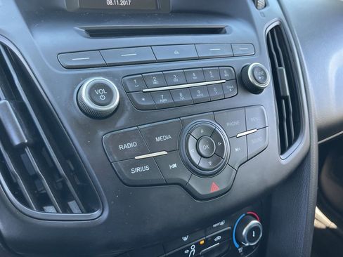 Used 2017 Ford Focus SE image 25