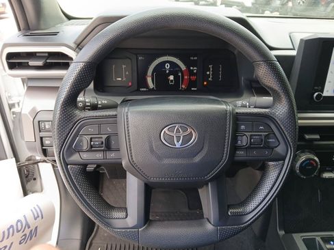 Used 2024 Toyota Tacoma SR5 AWD/4WD image 22