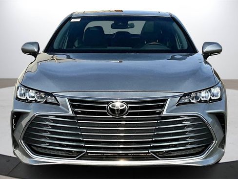 Used 2019 Toyota Avalon XLE image 3