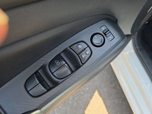 Used 2025 Nissan Altima 2.5 SV FWD image 11