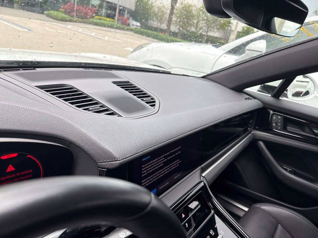 Certified 2025 Porsche Panamera RWD image 4