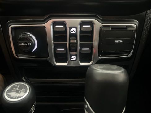 Used 2022 Jeep Wrangler Unlimited Sahara AWD/4WD image 70