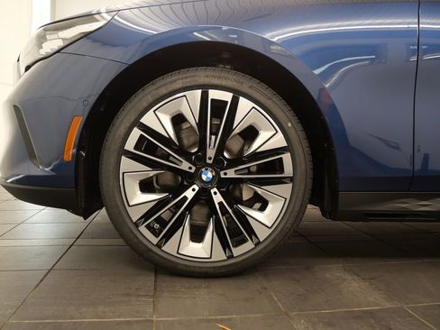 Used 2025 BMW 530i w/ Premium Package image 3