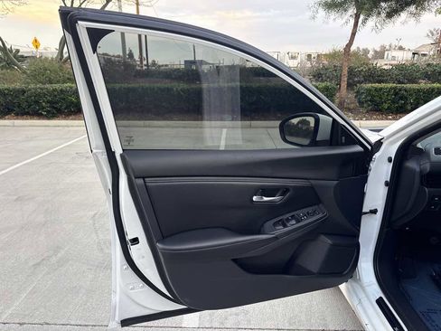 Used 2022 Nissan Sentra SV w/ Trunk Package image 17