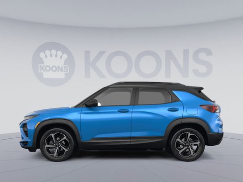 Used 2023 Chevrolet TrailBlazer RS w/ Sun and Liftgate Package AWD/4WD image 2