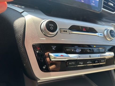 Used 2021 Ford Explorer XLT w/ Equipment Group 202A image 44