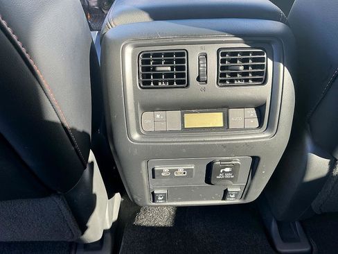 Certified 2020 Nissan Pathfinder SL image 24