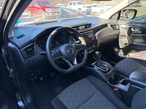 Used 2018 Nissan Rogue Sport SV image 8