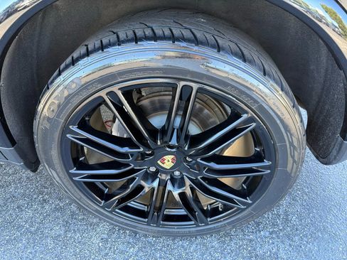 Used 2017 Porsche Cayenne image 27
