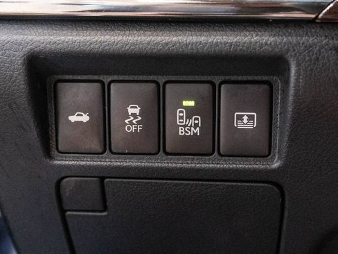 Used 2014 Toyota Avalon Limited FWD image 24