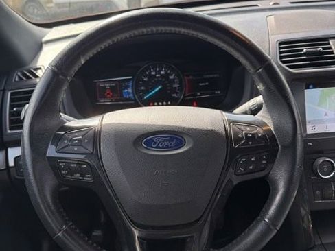 Used 2018 Ford Explorer XLT w/ Equipment Group 202A AWD/4WD image 14