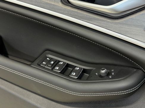 New 2025 Jeep Grand Cherokee Overland w/ Adv Protech Group III image 34