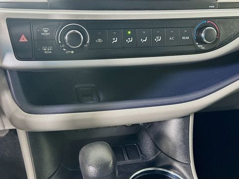 Used 2019 Toyota Highlander LE image 15