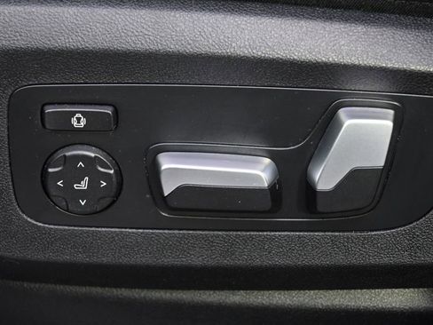 Used 2025 BMW X5 xDrive50e image 14