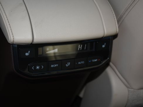 Used 2020 Toyota Highlander Platinum image 19