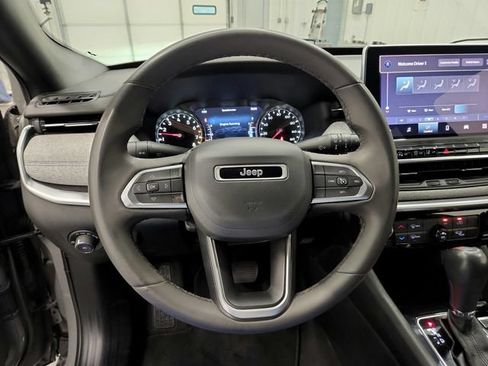 Used 2024 Jeep Compass Latitude AWD/4WD image 31