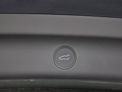 Used 2020 Tesla Model Y Long Range image 21