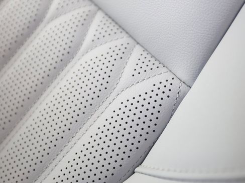 Used 2025 Mitsubishi Outlander AWD image 39