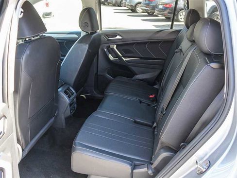 Used 2023 Volkswagen Tiguan SE image 15