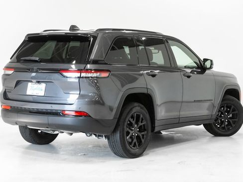 Used 2024 Jeep Grand Cherokee Altitude AWD/4WD image 30