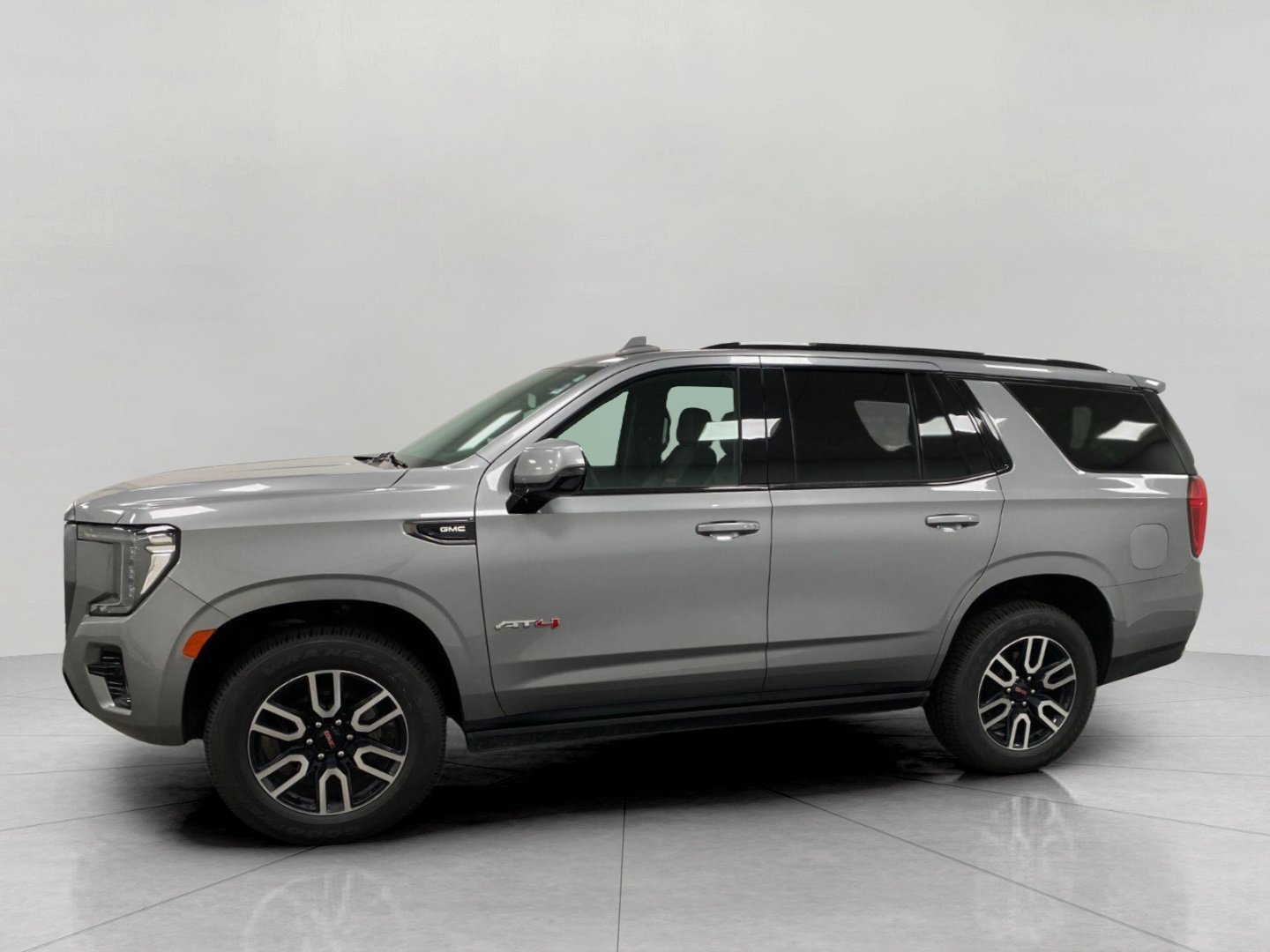 Used 2024 GMC Yukon AT4 w/ Technology Package AWD/4WD image 10