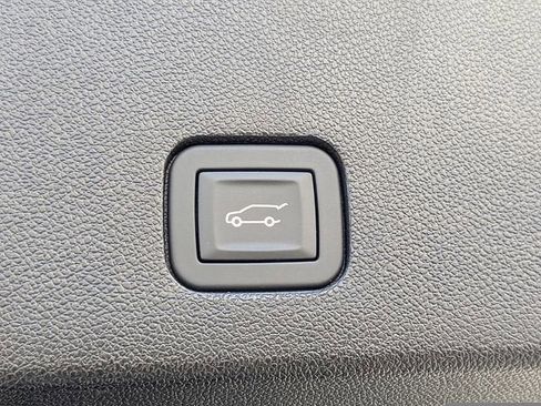 New 2025 Cadillac XT6 Luxury image 13