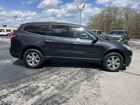 Used 2015 Chevrolet Traverse LT image 2
