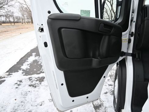 Used 2024 RAM ProMaster 2500 w/ Convenience Group image 16