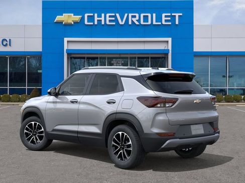 New 2026 Chevrolet TrailBlazer LT w/ LT Cold Weather Package FWD image 3